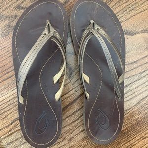 Olukai Leather Flip Flops.  Great Neutral Color. Size 10